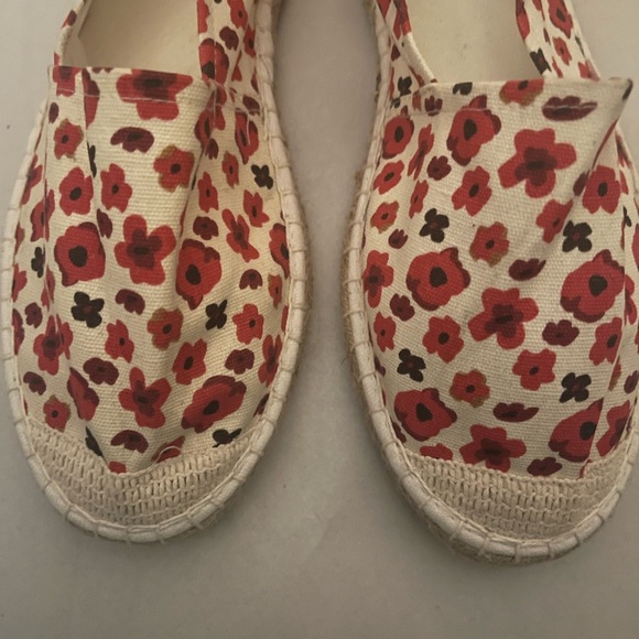 Serra Women's Floral Espadrilles - Red and Cream - Picture 6 of 9